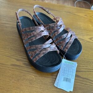 Nwt Croc platform sandals size womens 8